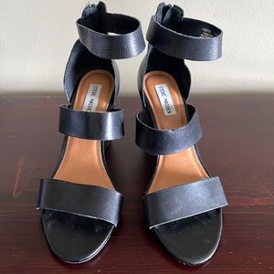 EUC Steve Madden leather sandals black size 9